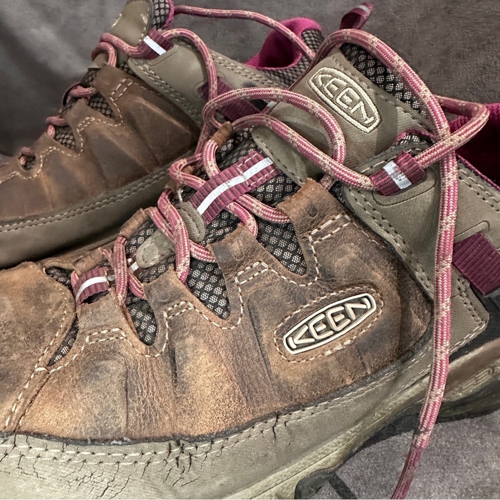 KEEN Targhee III Low Waterproof Hiking Shoes Brown Plum Gorpcore W 9.5 - Picture 4 of 12